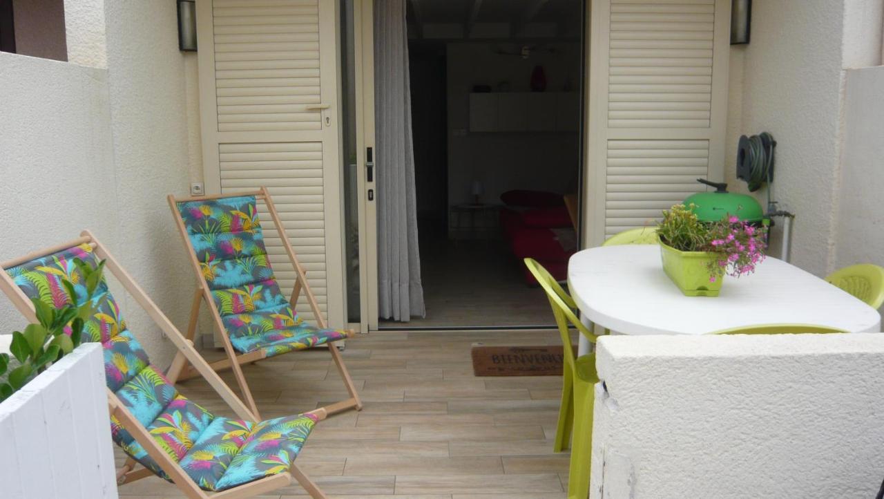 Maisonnette Au Bord De L Etang
